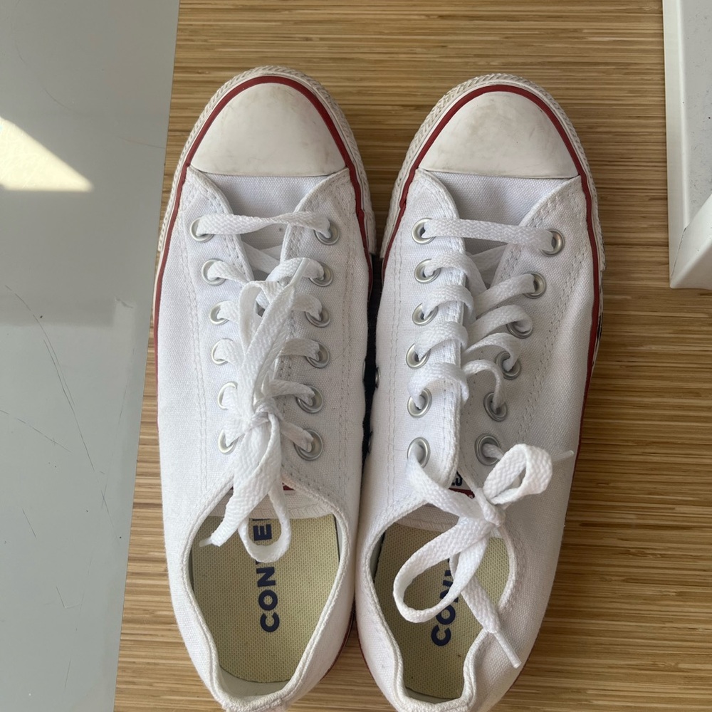 Womans White low converse